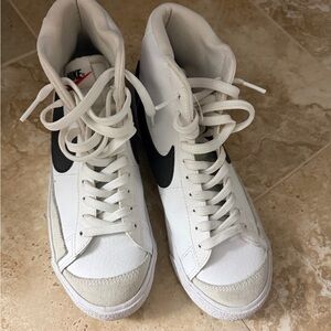 Nike white and black sneakers 8 women 6.5 youth